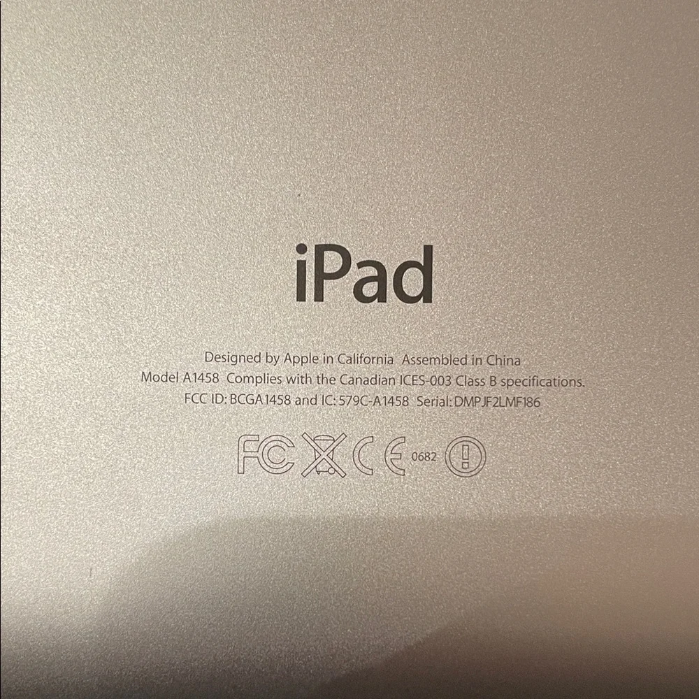 Silver ipad 4th Generation (Wi-Fi only) 64g (iPad only- no cable or plug)